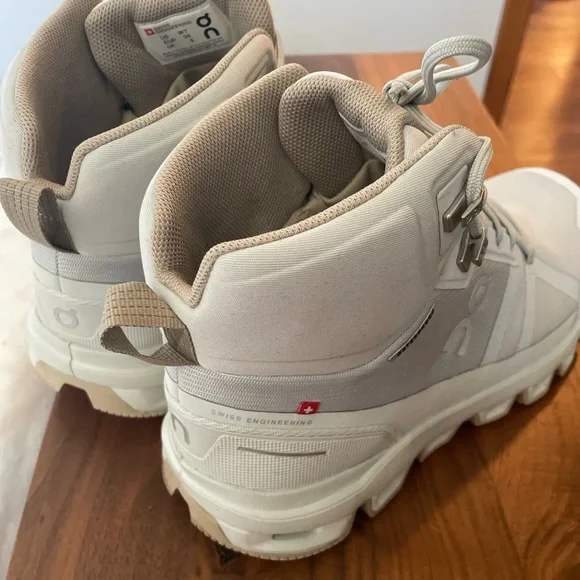 ON CLOUDROCK MID WATERPROOF HIKERS - Picture 2 of 5